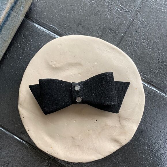 Vintage Felt Bow Dress clip, Unmarked - Picture 1 of 4